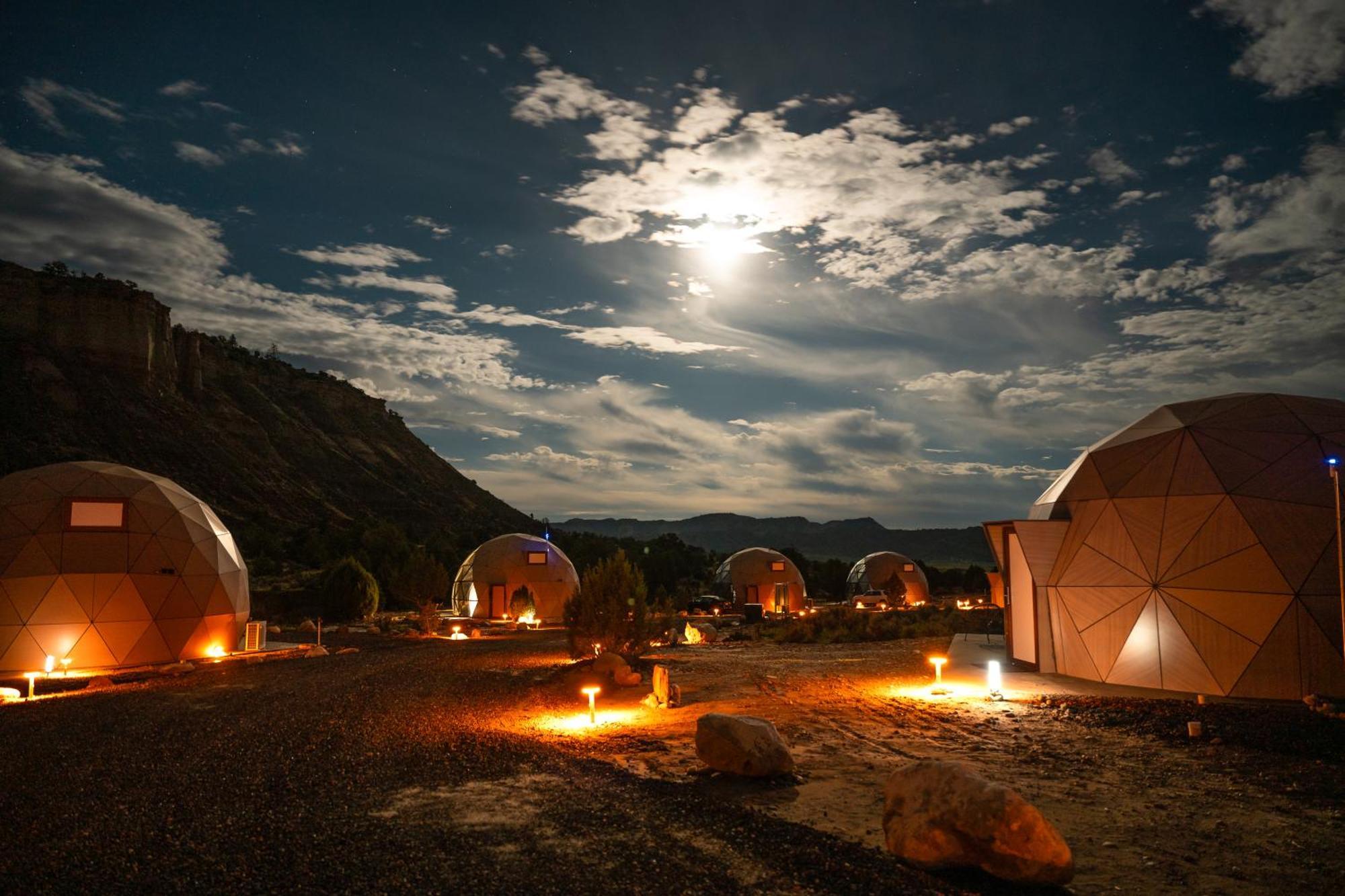 Clear Sky Resorts - Bryce Canyon - Unique Stargazing Domes Cannonville Exteriör bild